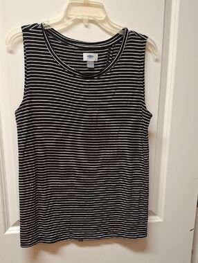 Old Navy Black and White Striped Sleeveless Tank Opens In The Back Size L